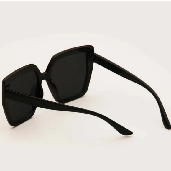 ✨️Last1❗️Black Thick Frame Sunglasses ✨️ - Picture 6 of 11